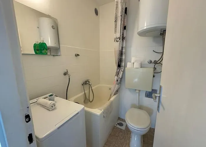 One Bedroom With Balcony * Split
