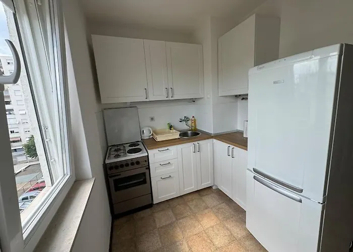 One Bedroom With Balcony Apartment *