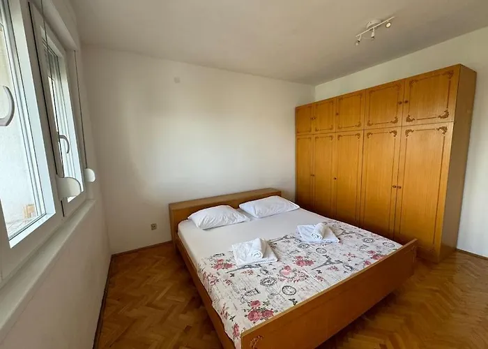 One Bedroom With Balcony *