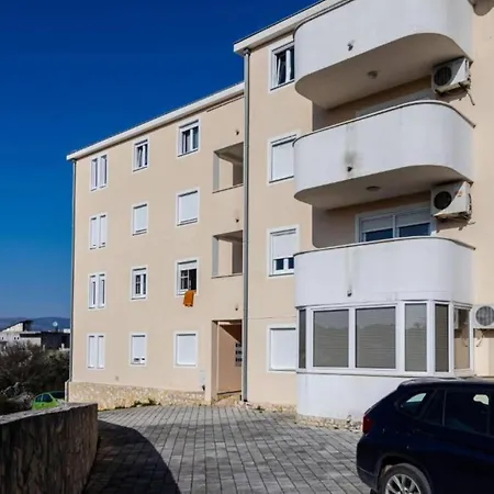 One Bedroom With Balcony Appartement *