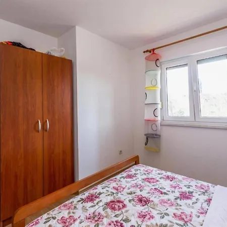 One Bedroom With Balcony *
